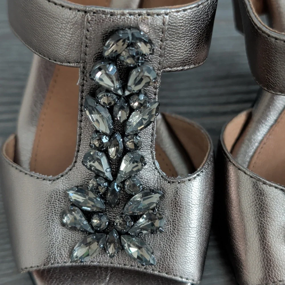 SOFFT Metallic Gold Leather Slip On Open Toe Heel Shoes Crystal Vamp 6W 6 Wide - Picture 3 of 15